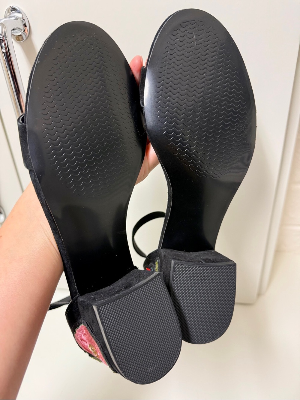 Steve Madden Inca Black Suede Embroidered Floral Block Heel Sandals Size US 8.5 - Picture 8 of 11